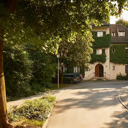 Gaestehaus Englischer Garten München