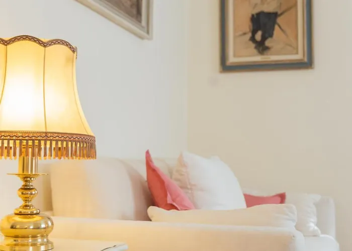 Отель Gaestehaus Englischer Garten